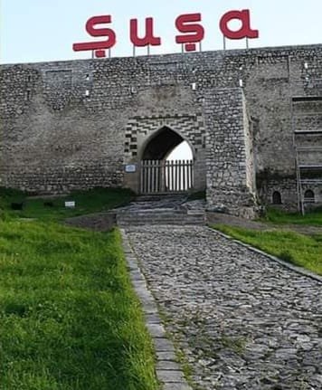QARABAĞ  AZERBAYCANDIR. ŞUŞA- bizim ərazilərimizin 30 illik işğalına son qoyan Zəfərimizin, milli qürurumuzun, milli ləyaqətimizin bərpasının şəhəridir.                 İLHAM  ƏLİYEV.