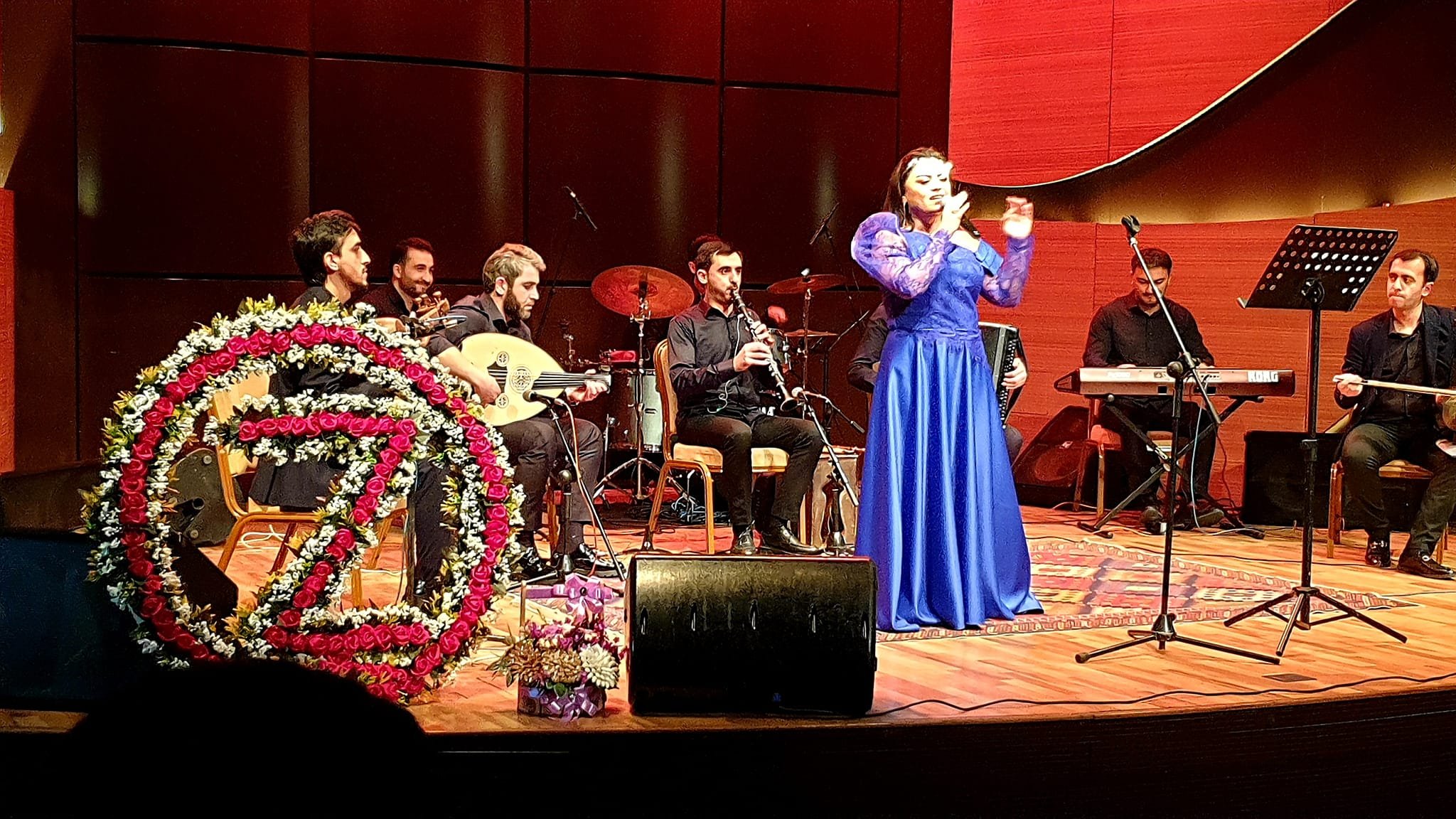 Matın 6-da Beynəlxalq  Muğam Mərkəzində xanəndə Zümrüd Məmmədovanın solo konserti böyük müvəffəqiyyətlə keçdi.