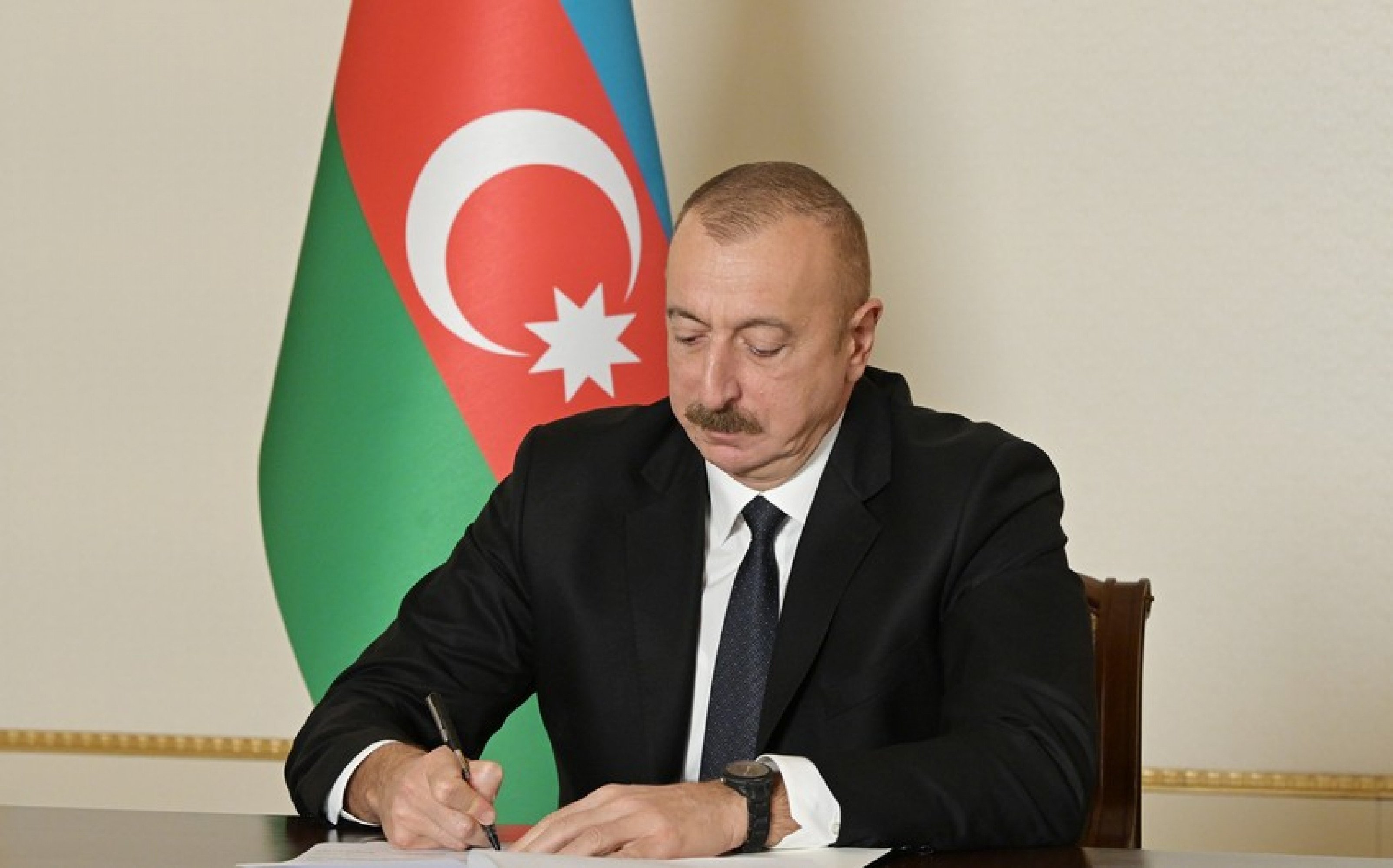 Prezident Qusarın İcra başçısını vəzifəsindən azad edib