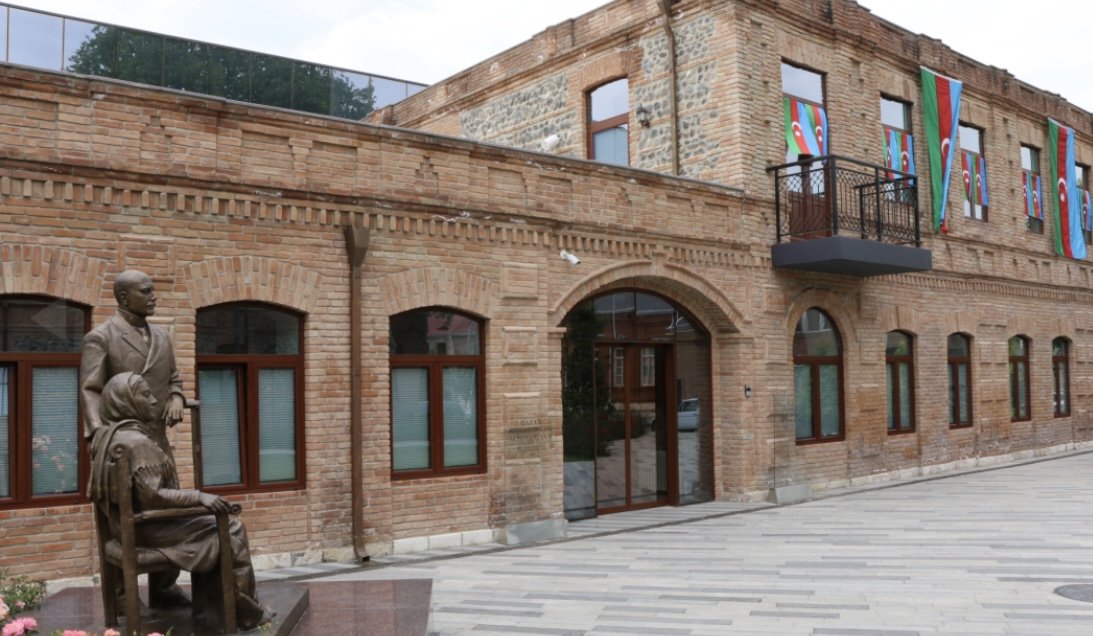 Ziyalılar ADA Universitetinin Qazax mərkəzində Füzulinin 530 illiyini qeyd ediblər