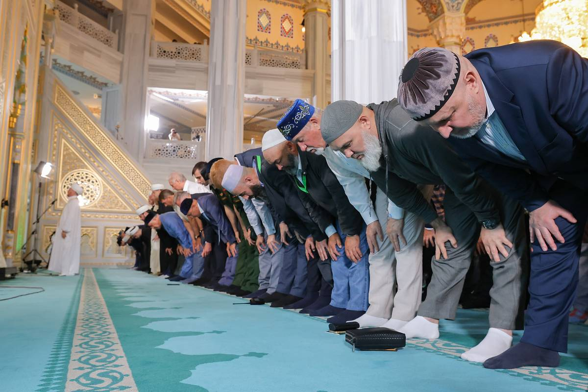 Moskva məscidlərində Bayramı namazına 200 minə yaxın müsəlman qatılıb