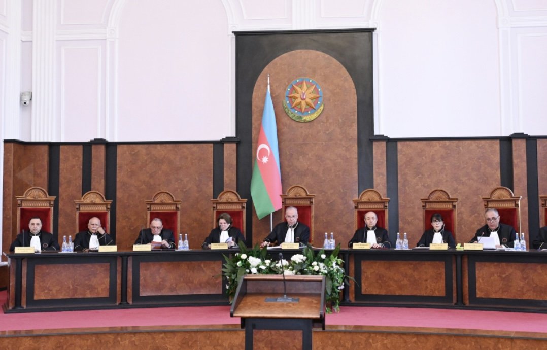 Konstitusiya Məhkəməsinin Plenumu Milli Məclisin buraxılmasının Konstitusiyaya uyğunluğuna dair Prezidentin sorğusuna baxıb