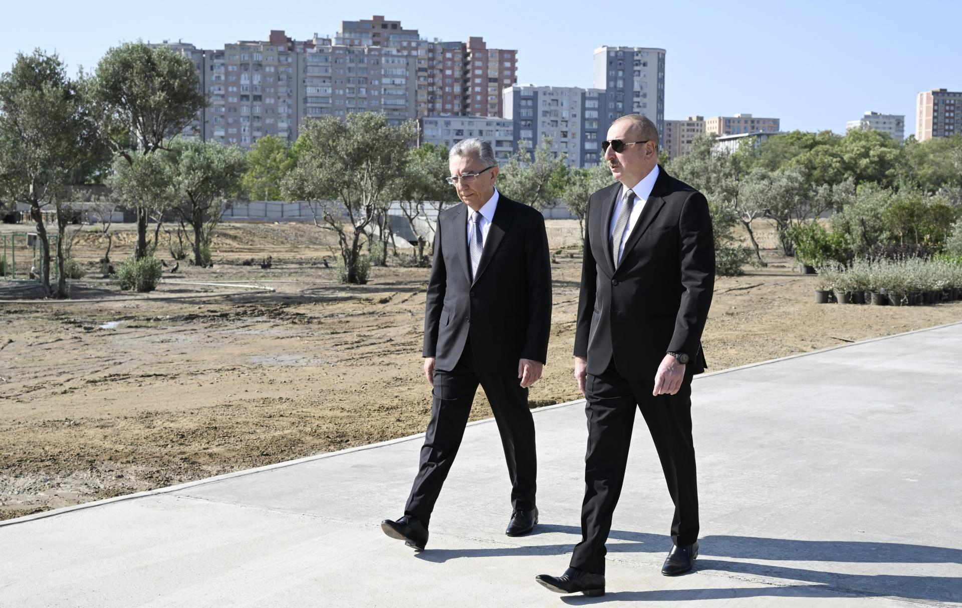 Prezident Bakıda “Gənclik” metrosu yanında yaradılan yeni parkda işlərin gedişi ilə tanış olub - FOTO