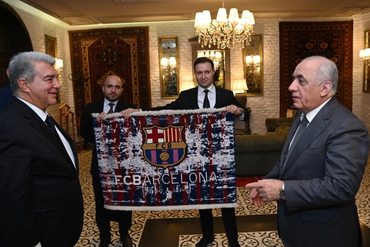 Əli Əsədov "Barselona" prezidenti ilə görüşüb