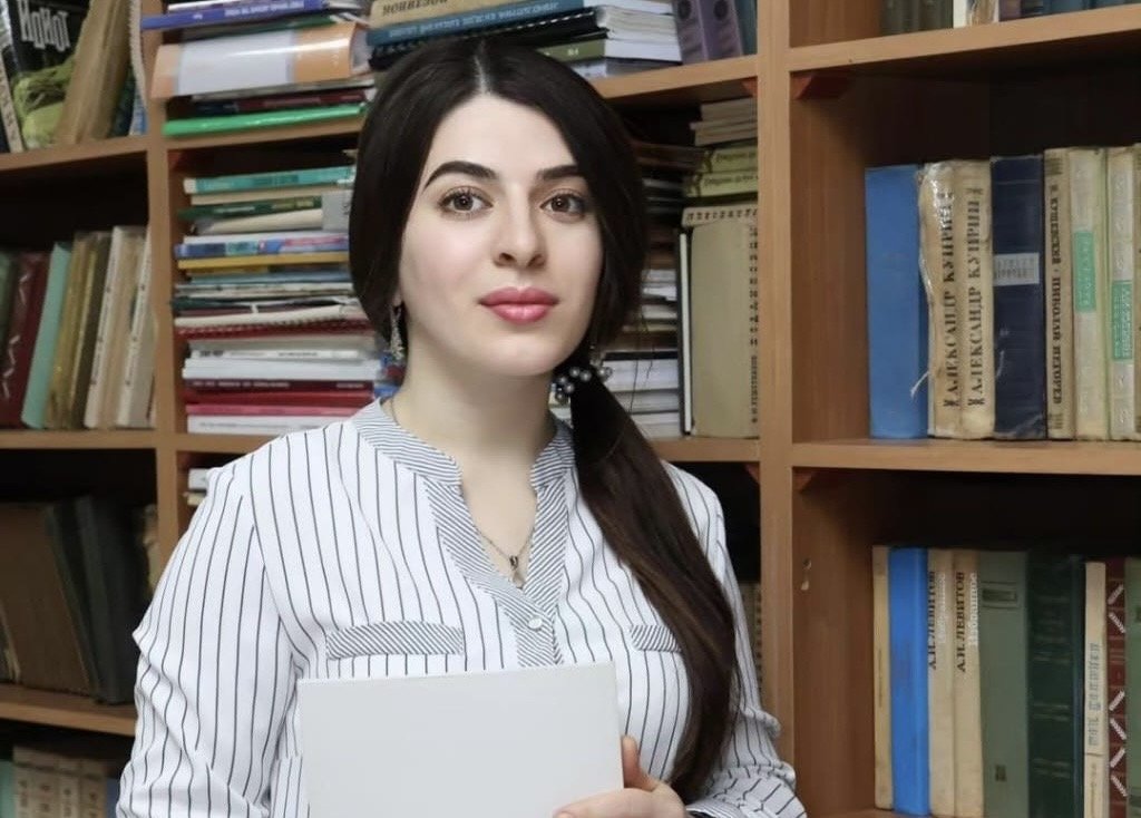 Autizm-erkən yaş dövründə başlayan, sosial münasibətlər və ünsiyyət sferasında problemlərin olması ilə özünü göstərən ümumi inkişaf problemidir.