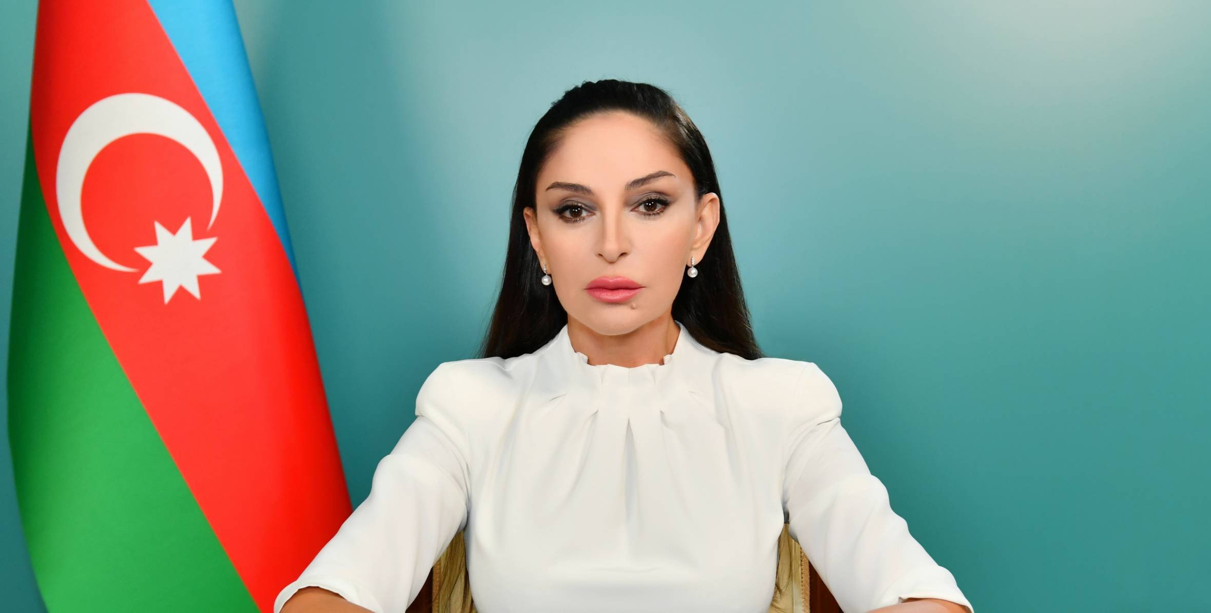 Mehriban Əliyeva xanımlarımızın hərtərəfli yüksəlişinə dəstək verən nüfuzlu bir simadır. Mehriban Əliyeva xanımlarımızın hərtərəfli yüksəlişinə dəstək verən nüfuzlu bir simadır.