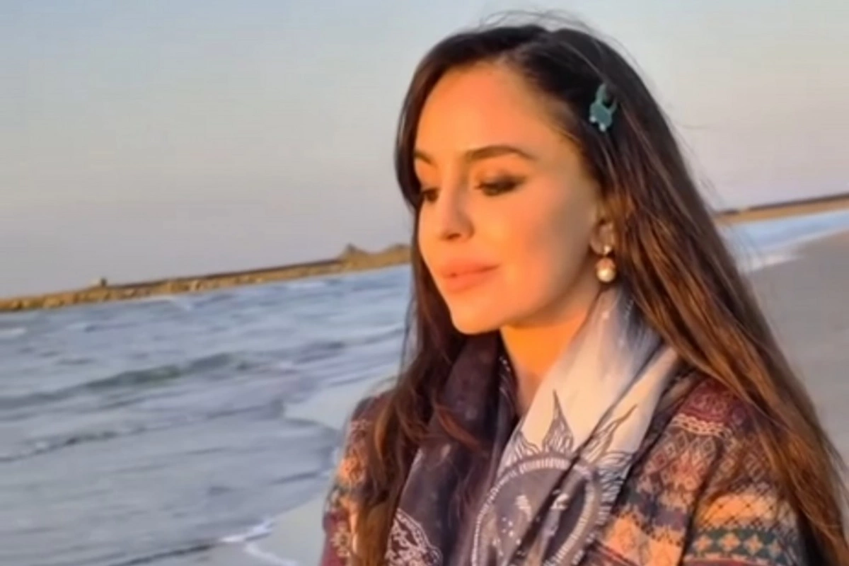Leyla Əliyeva Xəzərin sahilində