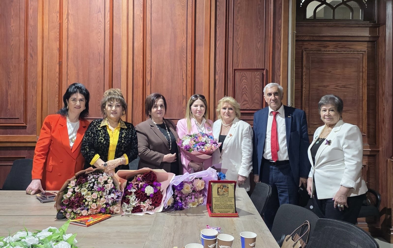 "İlahi sevgi" adlı kitabının təqdimatı oldu.