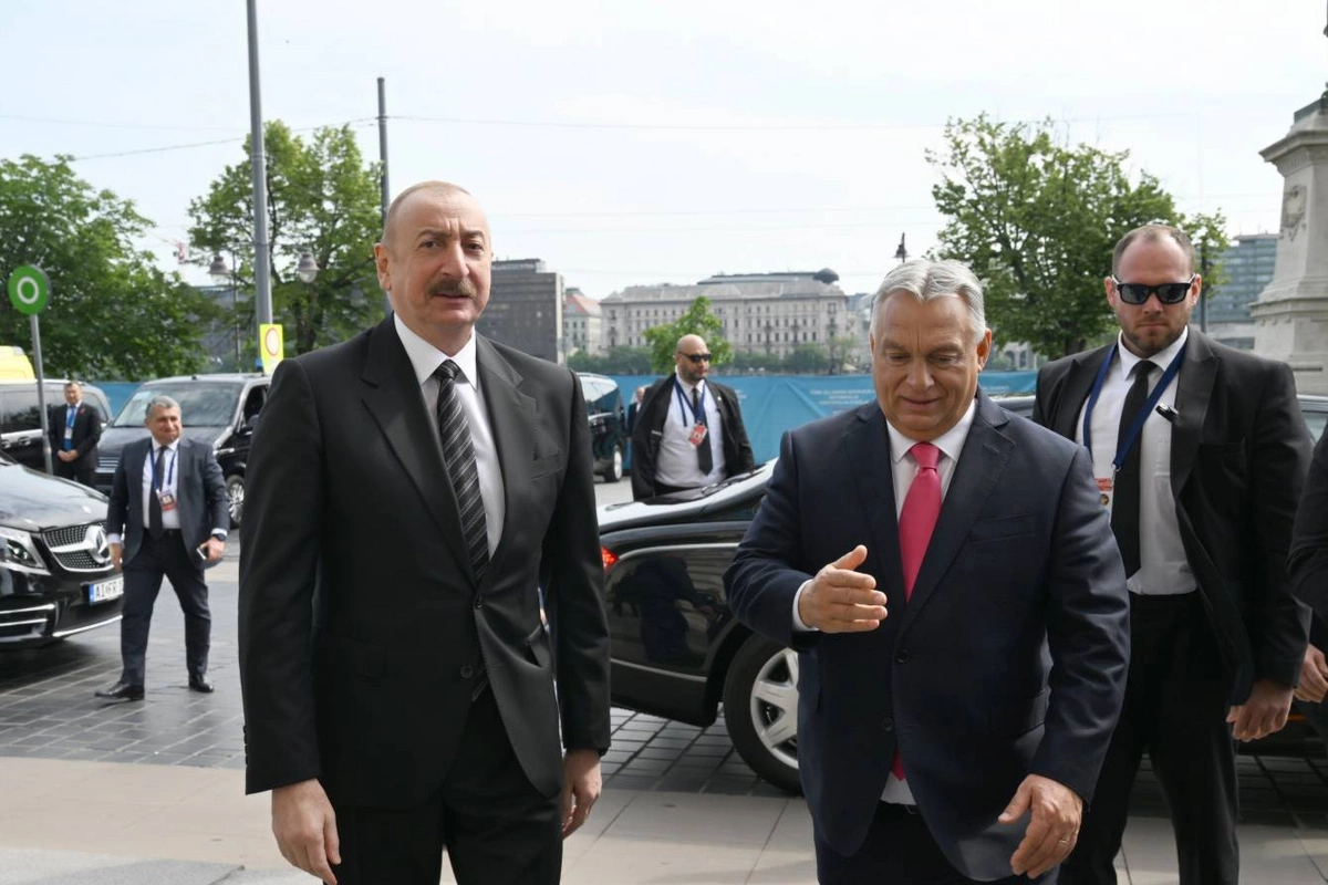 Budapeştdə Türk Dövlətləri Təşkilatının Dövlət başçılarının qeyri-rəsmi Zirvə görüşü keçirilib