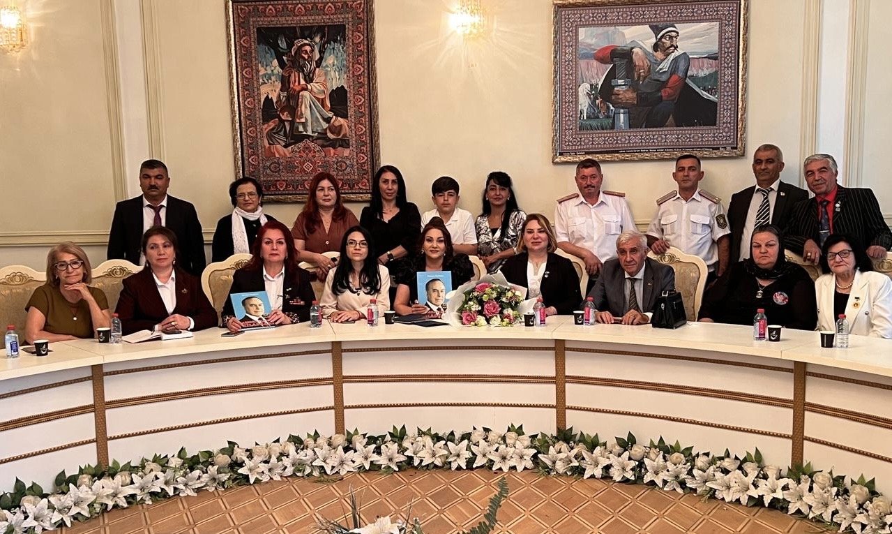 Şərqiyyə Seyidovanın  Azərbaycanın Xilaskarı kitabının möhtəşəm təqdimat mərasimi kecirilmişdir.
