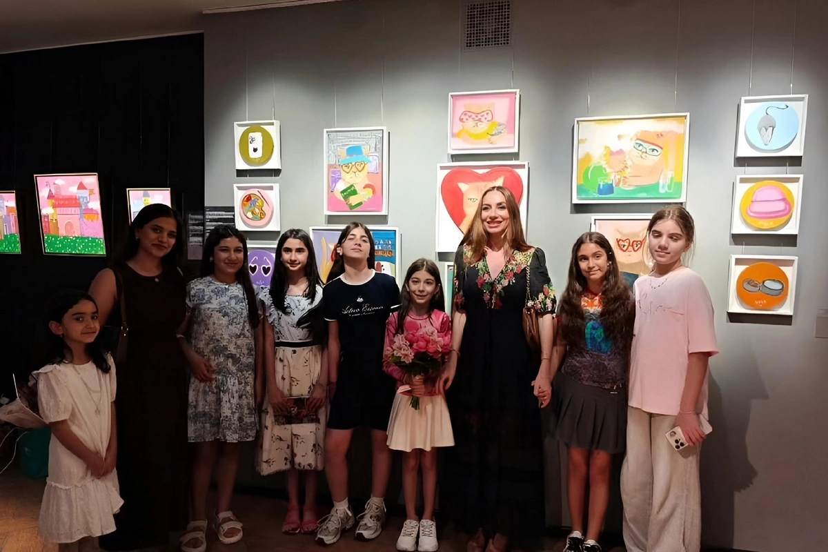 Arzu Əliyeva Bakıdakı "Gallery" rəsm qalereyasında olub Arzu Əliyeva Bakıdakı "Gallery" rəsm qalereyasında olub