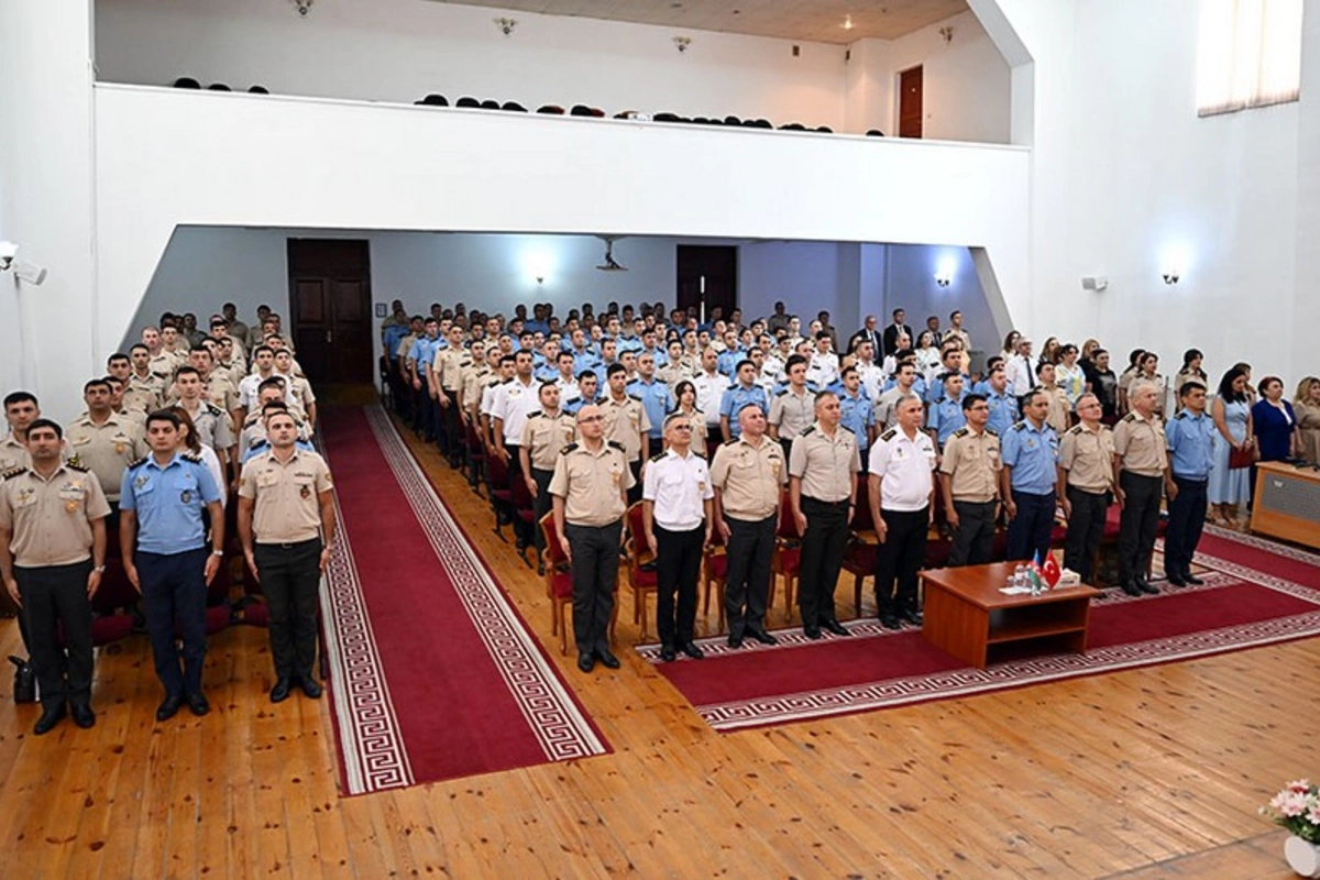 Azərbaycan Ordusunda müxtəlif xarici dillər üzrə təşkil olunmuş kursların buraxılış mərasimi keçirilib