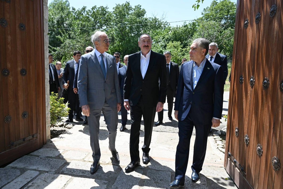 İlham Əliyev və Qurbanqulu Berdiməhəmmədov Şuşada Bülbülün ev-muzeyində olublar