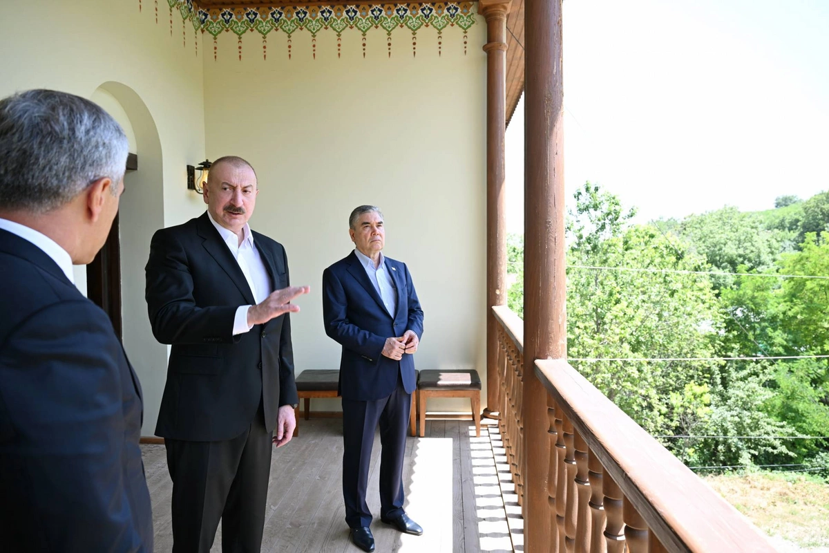 İlham Əliyev və Berdiməhəmmədov Şuşada Mehmandarovların malikanə kompleksində olublar