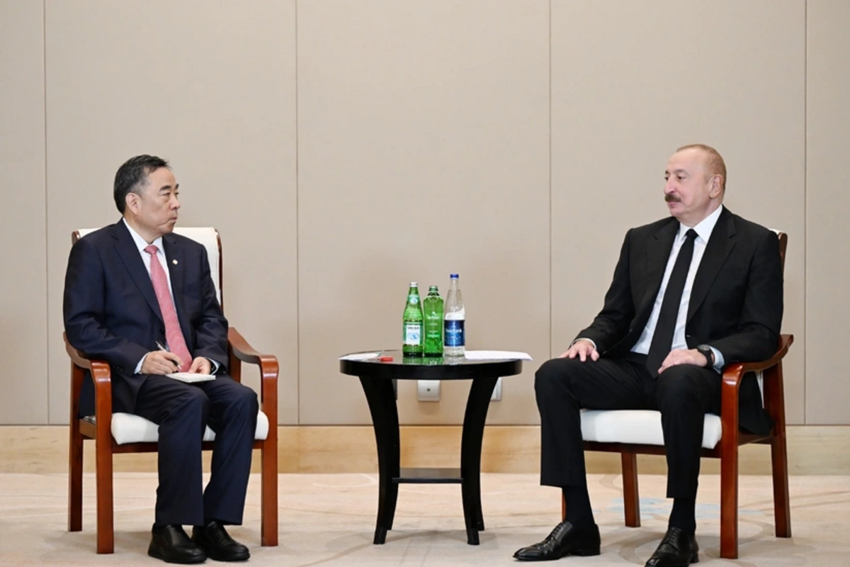 Prezident İlham Əliyev Tiencin şəhərində "CCCC" şirkətinin sədri ilə görüşüb