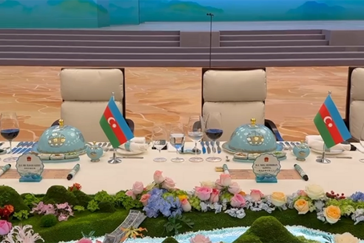Ziyafətdə Prezident və xanımı üçün ayrılan masa