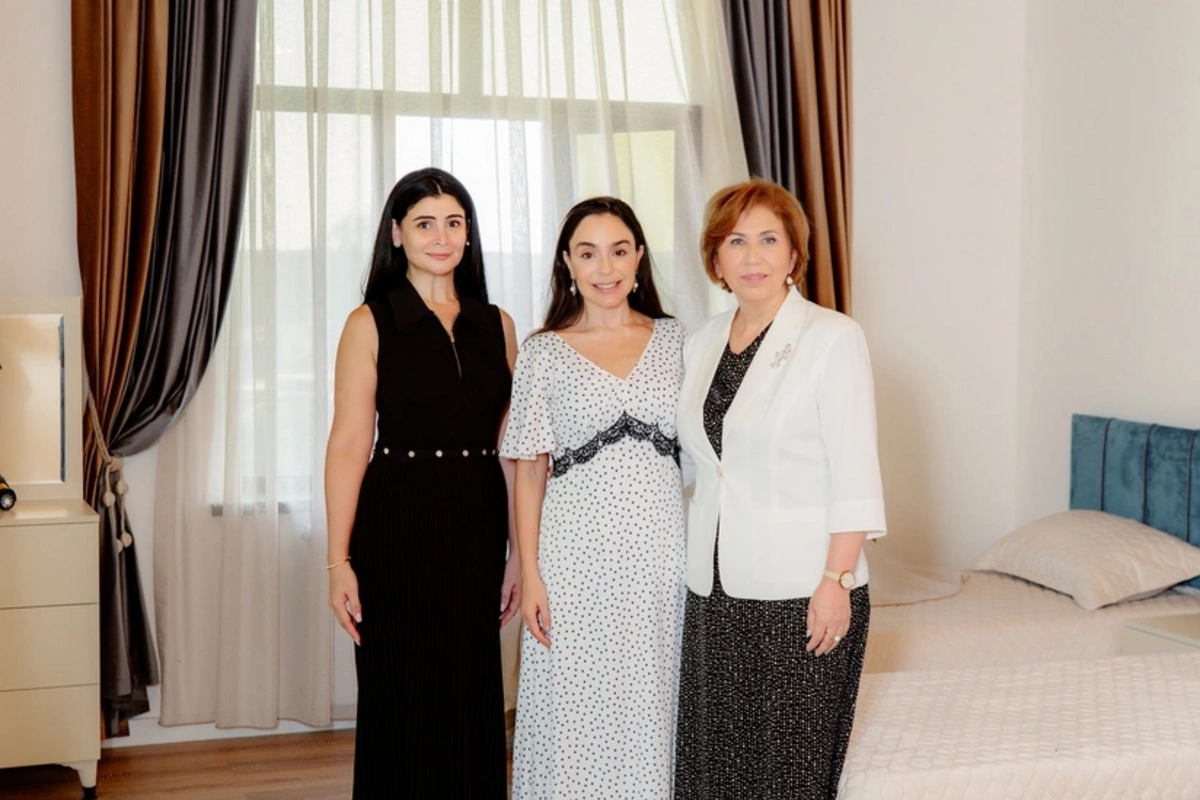 Leyla Əliyeva "Tut Əlimdən" Uşaqlar üçün Sosial Reabilitasiya Mərkəzi ilə tanış olub