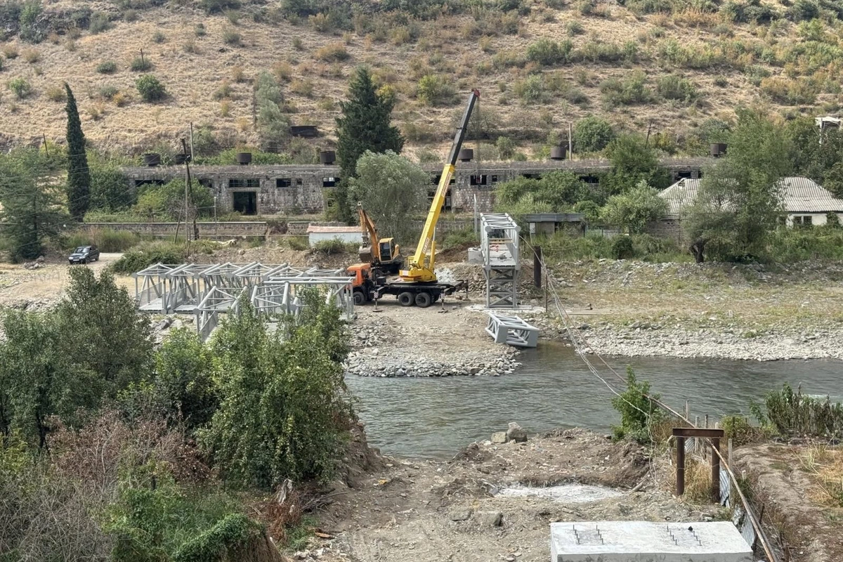 İran Ermənistana körpü bağışladı
