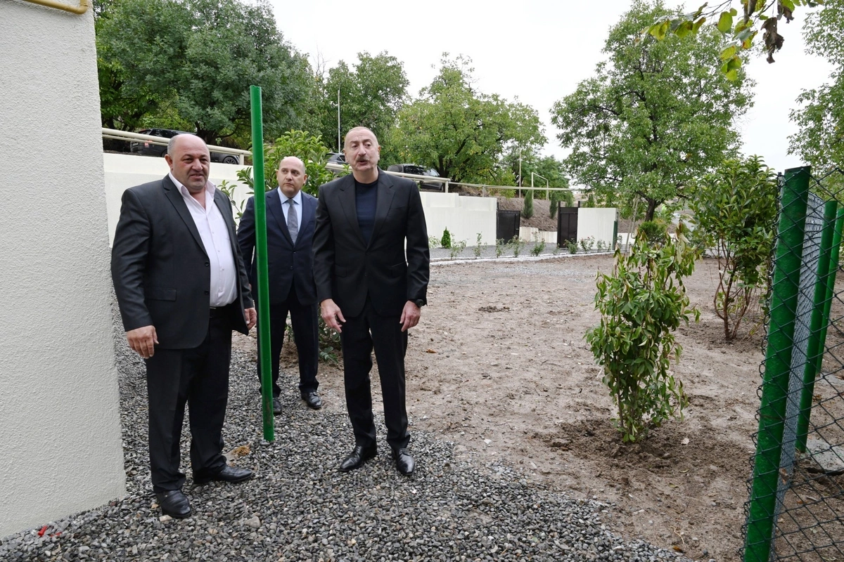 İlham Əliyev Xocavənd rayonunun Qırmızı Bazar qəsəbəsində olub