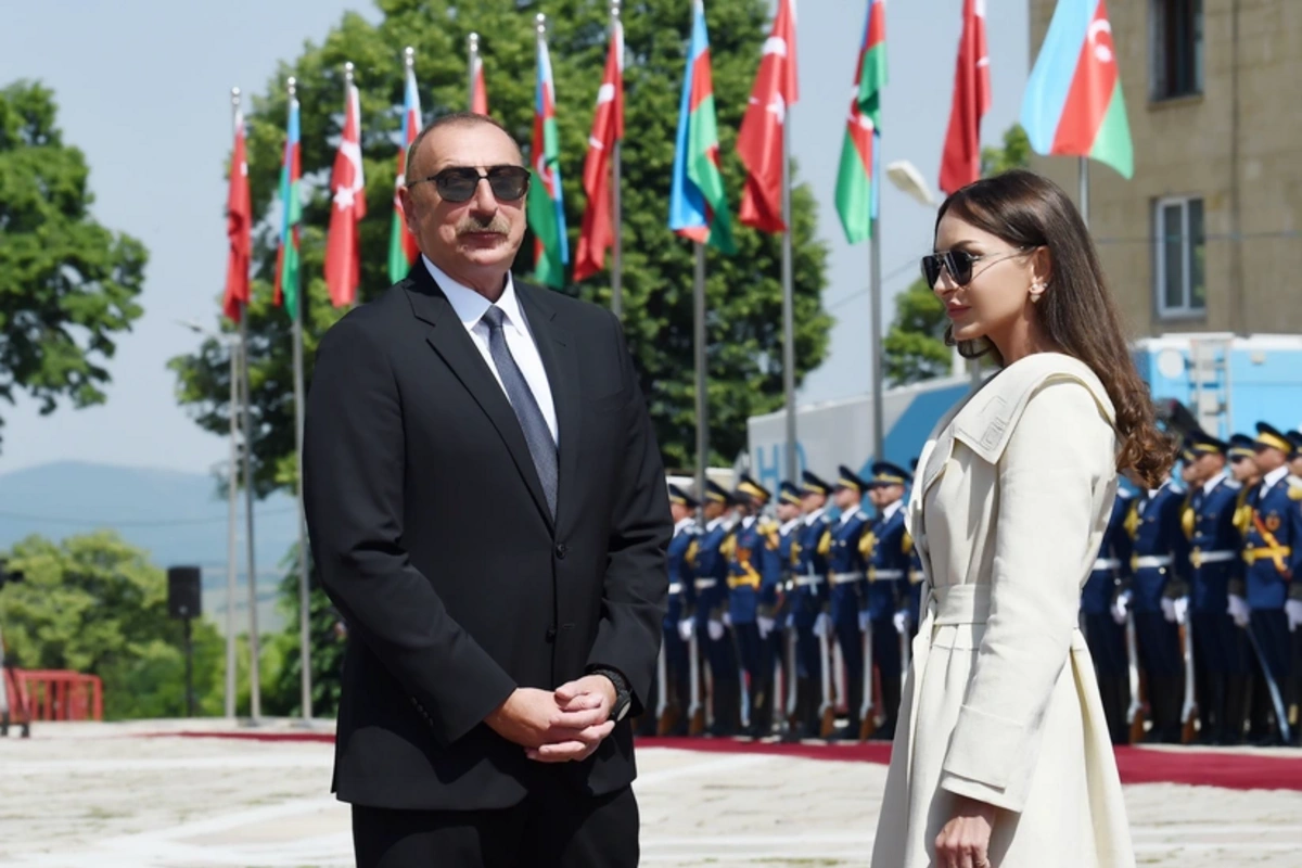 MM Prezident və Birinci xanıma Müstəqilliyin Bərpası Günü münasibətilə təbrik məktubu ünvanlayıb