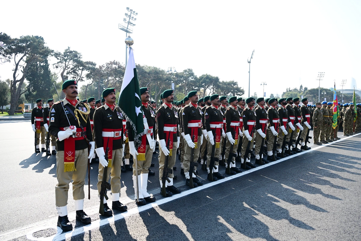 Pakistan hərbçiləri Bakıda paradda keçid edib