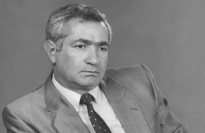 "ŞƏRƏF"- ORDENLİ       VAHİD  ƏZİZ  POEZİYASI.