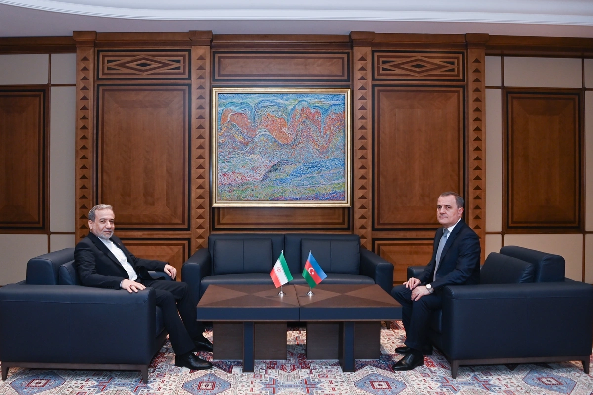 Ceyhun Bayramovla Abbas Əraqçı mətbuata bəyanatlarla çıxış ediblər