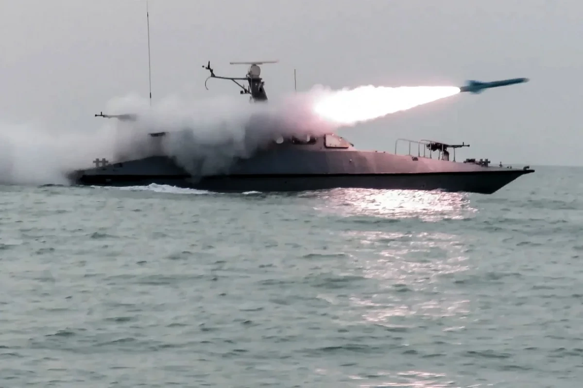 İran Hörmüz boğazında zenit raketini sınaqdan keçirib