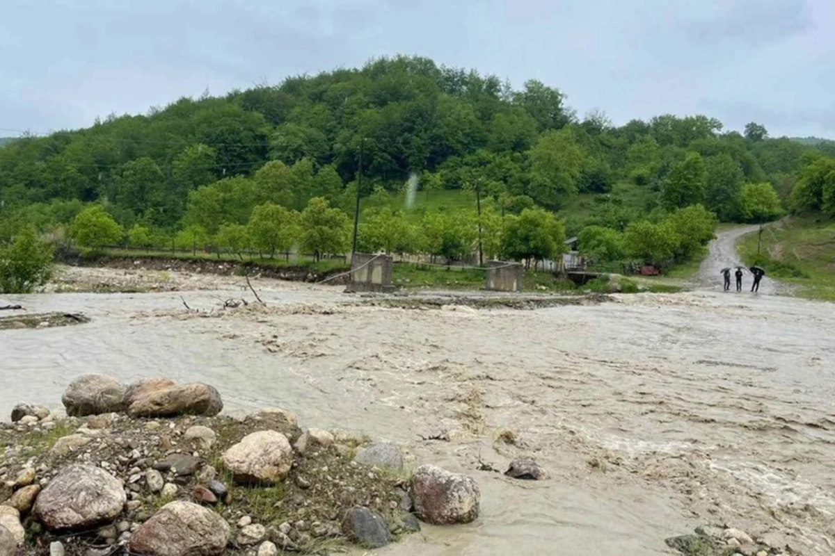 FHN: Sel və daşqından qorunmaq üçün təhlükəli ərazilərdən uzaq durun