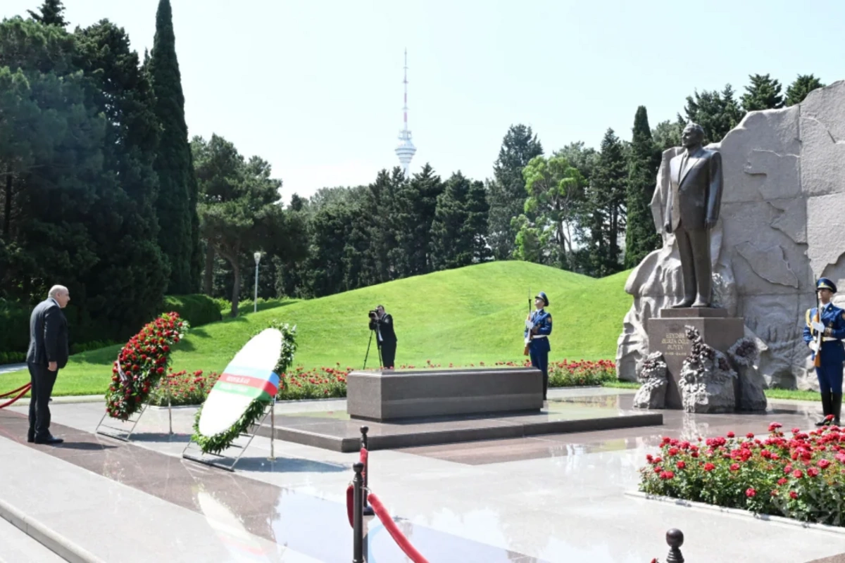 İordaniya Nümayəndələr Palatasının sədri Fəxri xiyabanı və Zəfər parkını ziyarət edib