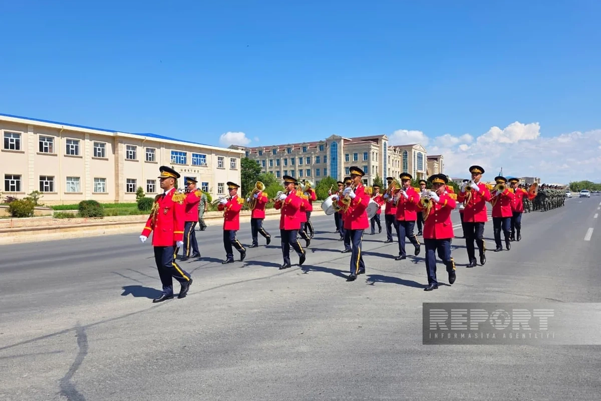 Naxçıvanda hərbi orkestrin müşayiəti ilə yürüş keçirilib