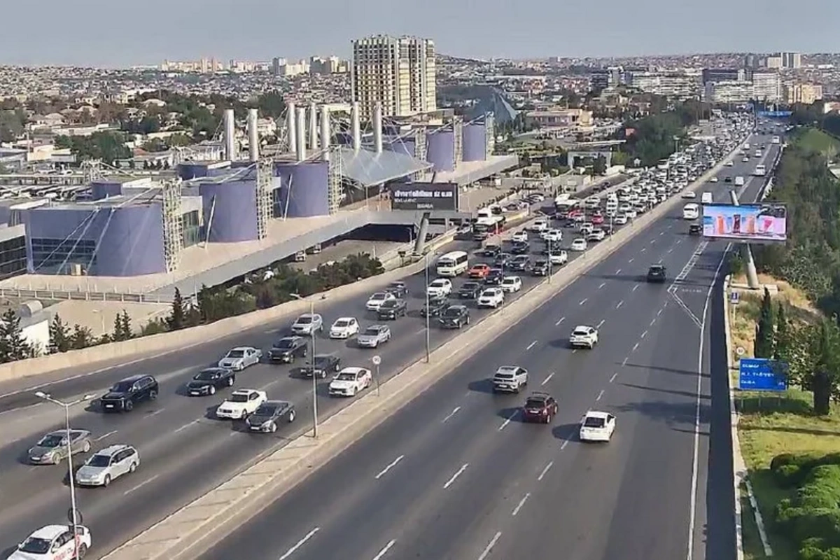 Bakıda üç istiqamətdə nəqliyyatın sıxlığı yaranıb