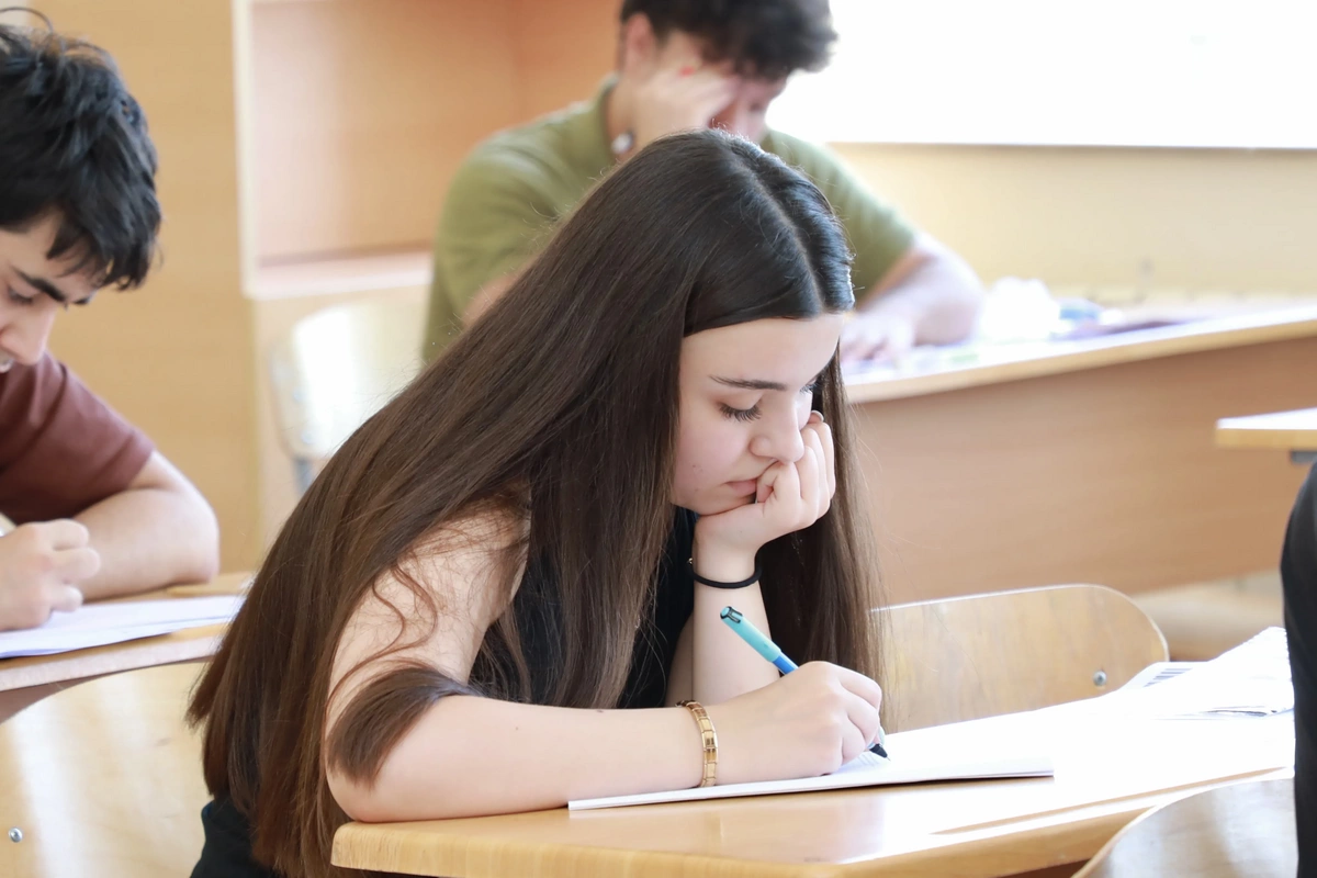 Bu gün abituriyentlər I və IV ixtisas qrupları üzrə imtahan veriblər