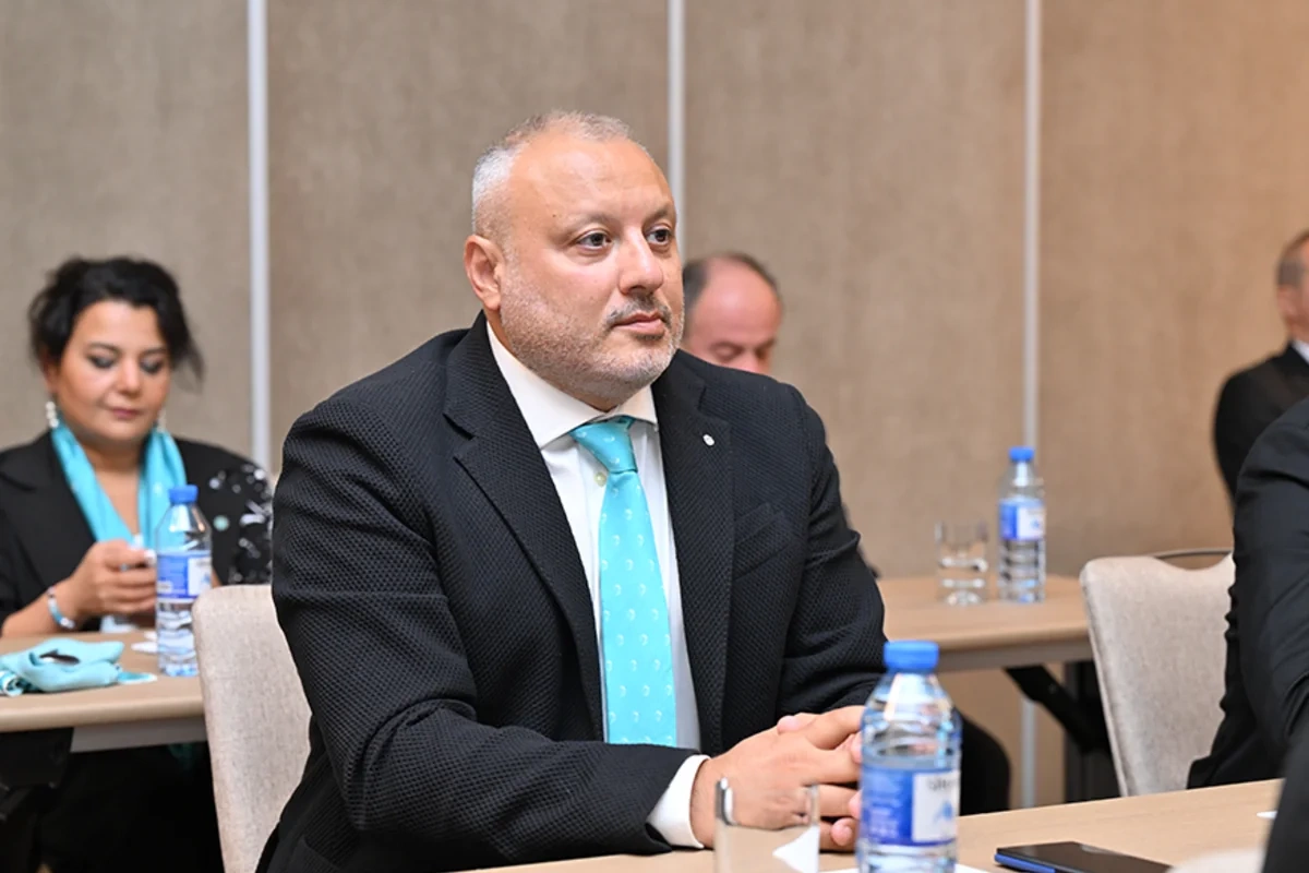 Elxan Səmədov növbəti dəfə Peşəkar Futbol Liqasının prezidenti seçilib